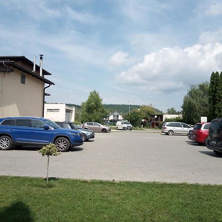 Penzion Adriana Nové Mesto nad Váhom Eksteriør bilde