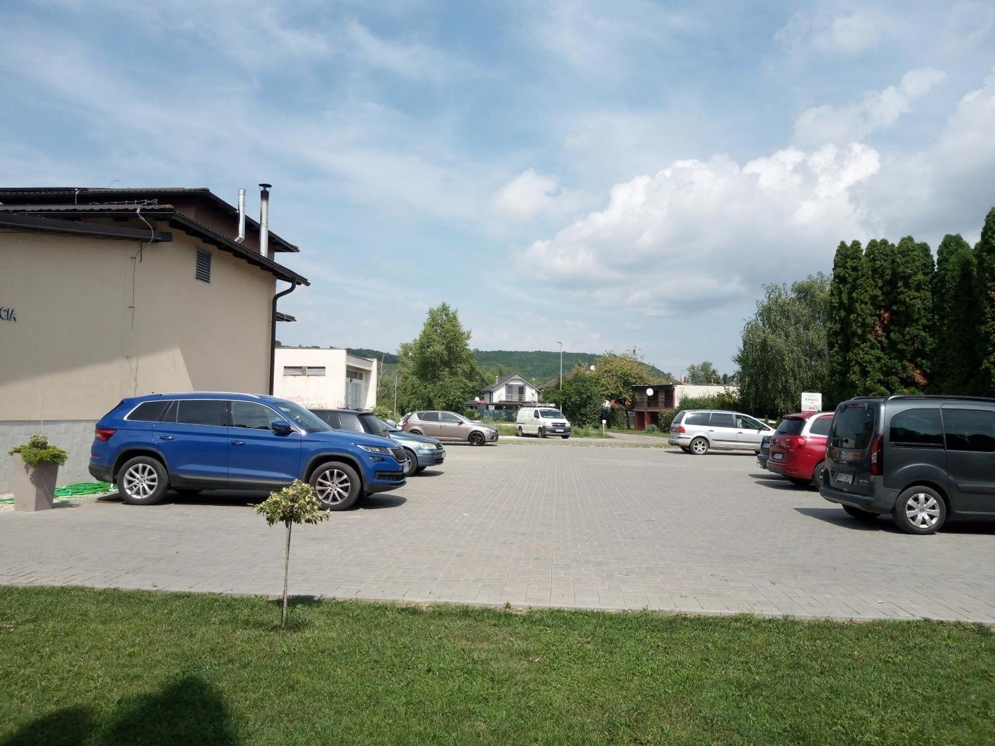 Penzion Adriana Nové Mesto nad Váhom Eksteriør bilde