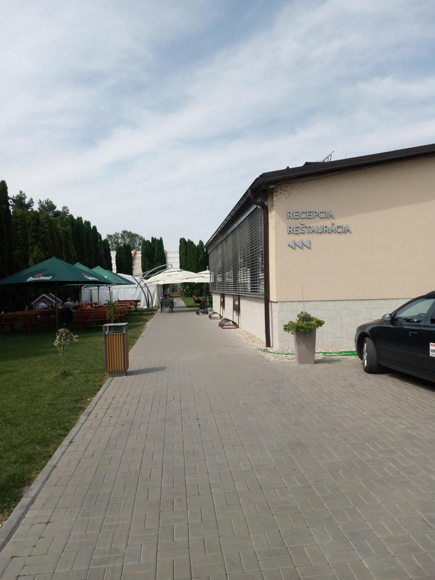 Penzion Adriana Nové Mesto nad Váhom Eksteriør bilde